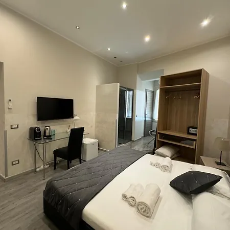 Rhs Rienzo בית הארחה 4*