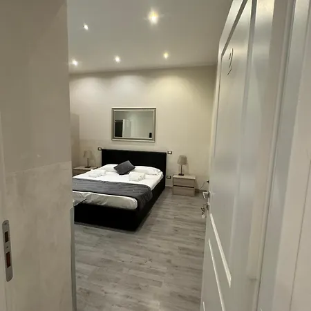 Rhs コーラ ディ リエンツォ スイート 4*